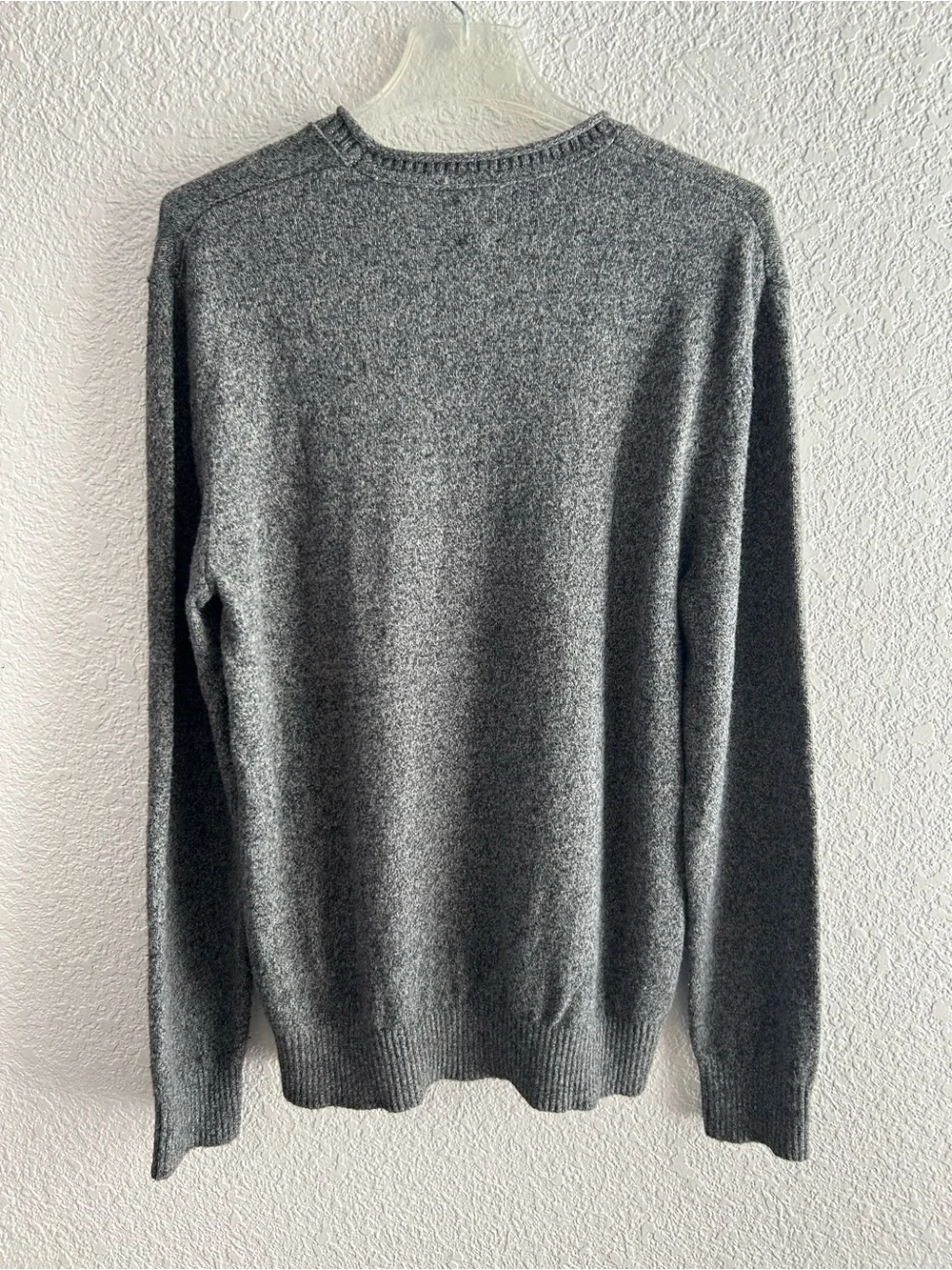GAP Men’s Merino Wool Blend Charcoal Gray Crewneck Sweater M Casual Minimalist